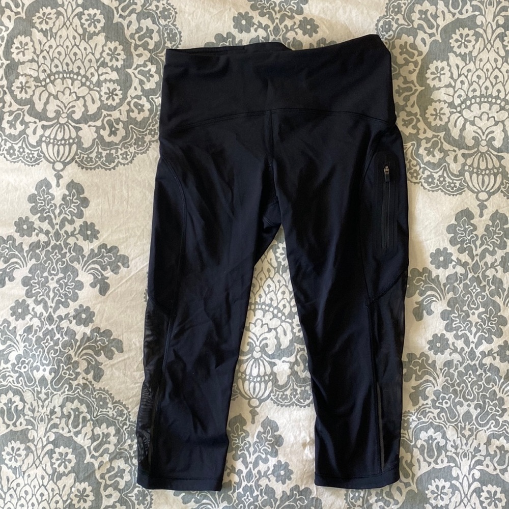 Lulu athletic 3/4 length leggings